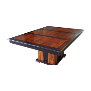Table en bois exotique