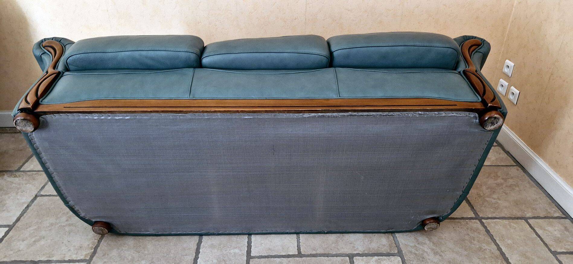 Three-seater sofa in green leather with a solid wood frame