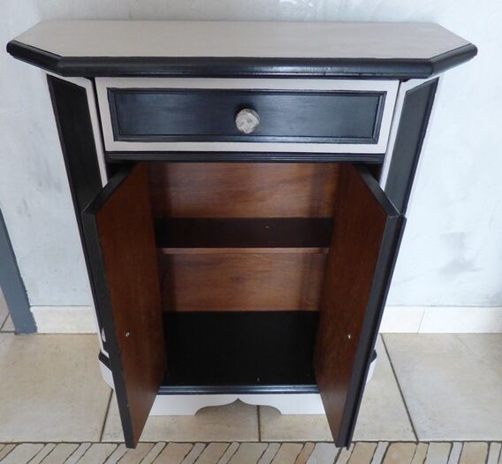 Small sideboard opening by two leaves and a quality wooden drawer