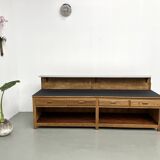 Large trading counter from the 80s
