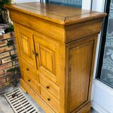 Entrance cabinet in light solid wood