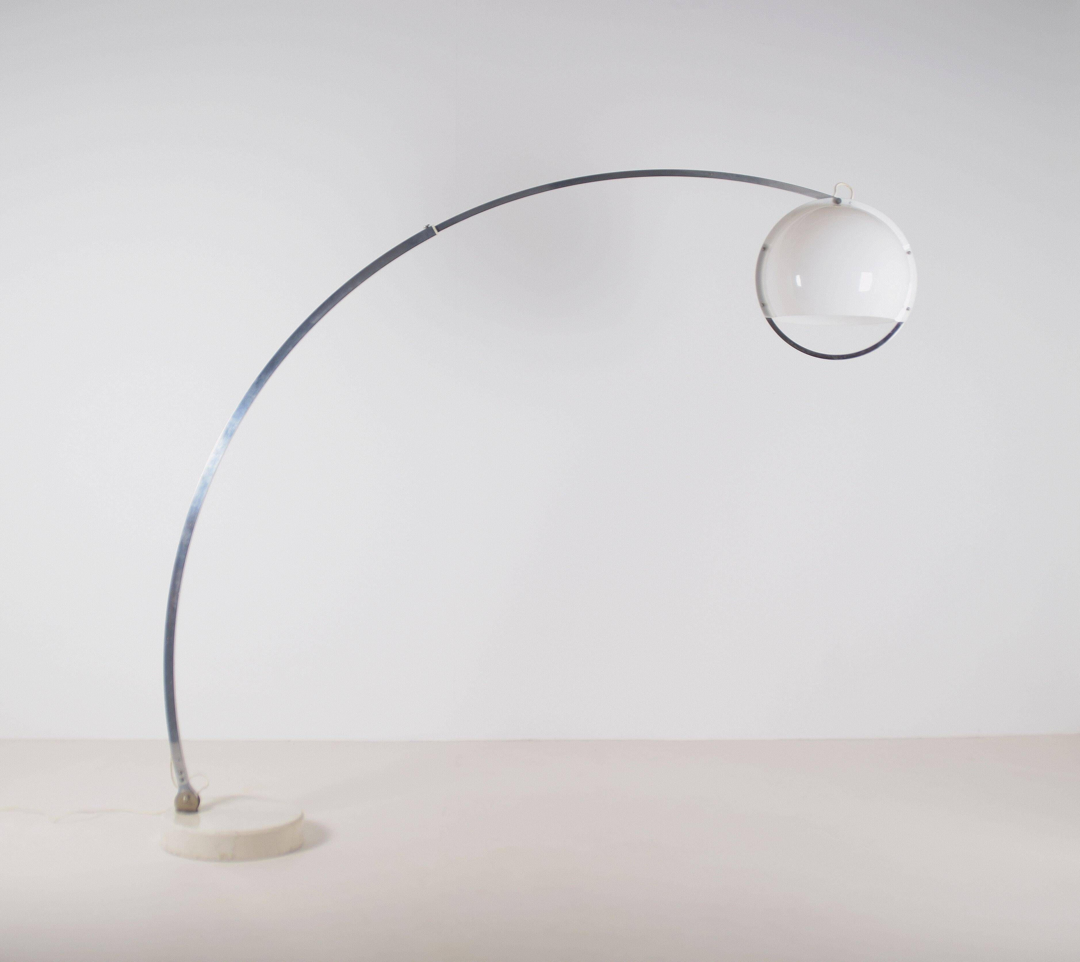 Lampe sur pied Arc italienne par Harvey Guzzini, années 1970