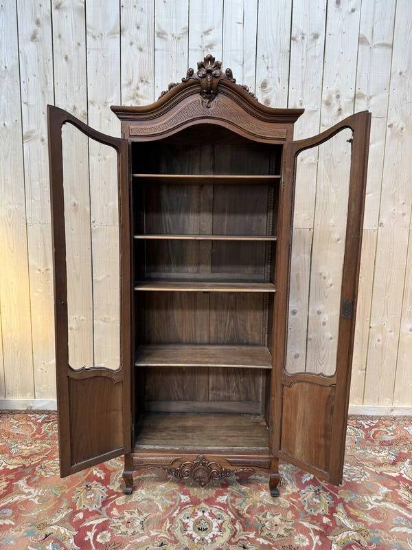Vitrine - Bibliotheque étroite de style Louis XV en noyer