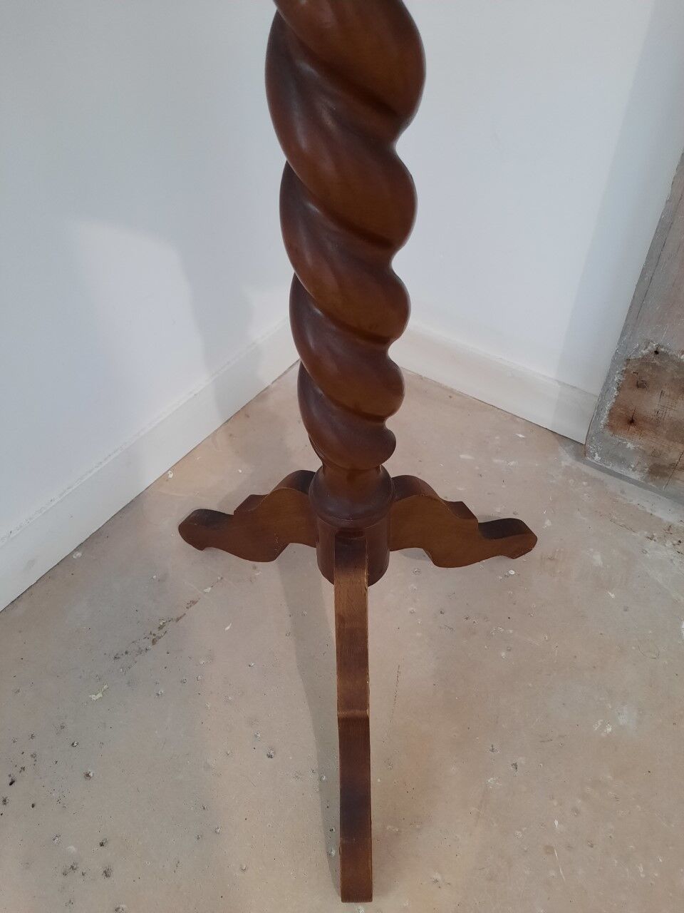 Vintage pedestal table