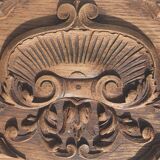 Fronton en bois de chêne finement sculpté, élément mural ancien