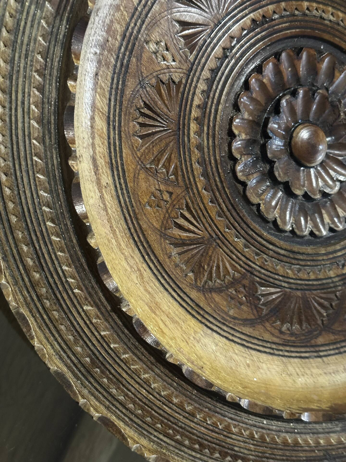 corbeille à fruits en bois sculpté – Rosace florale – Centre de table