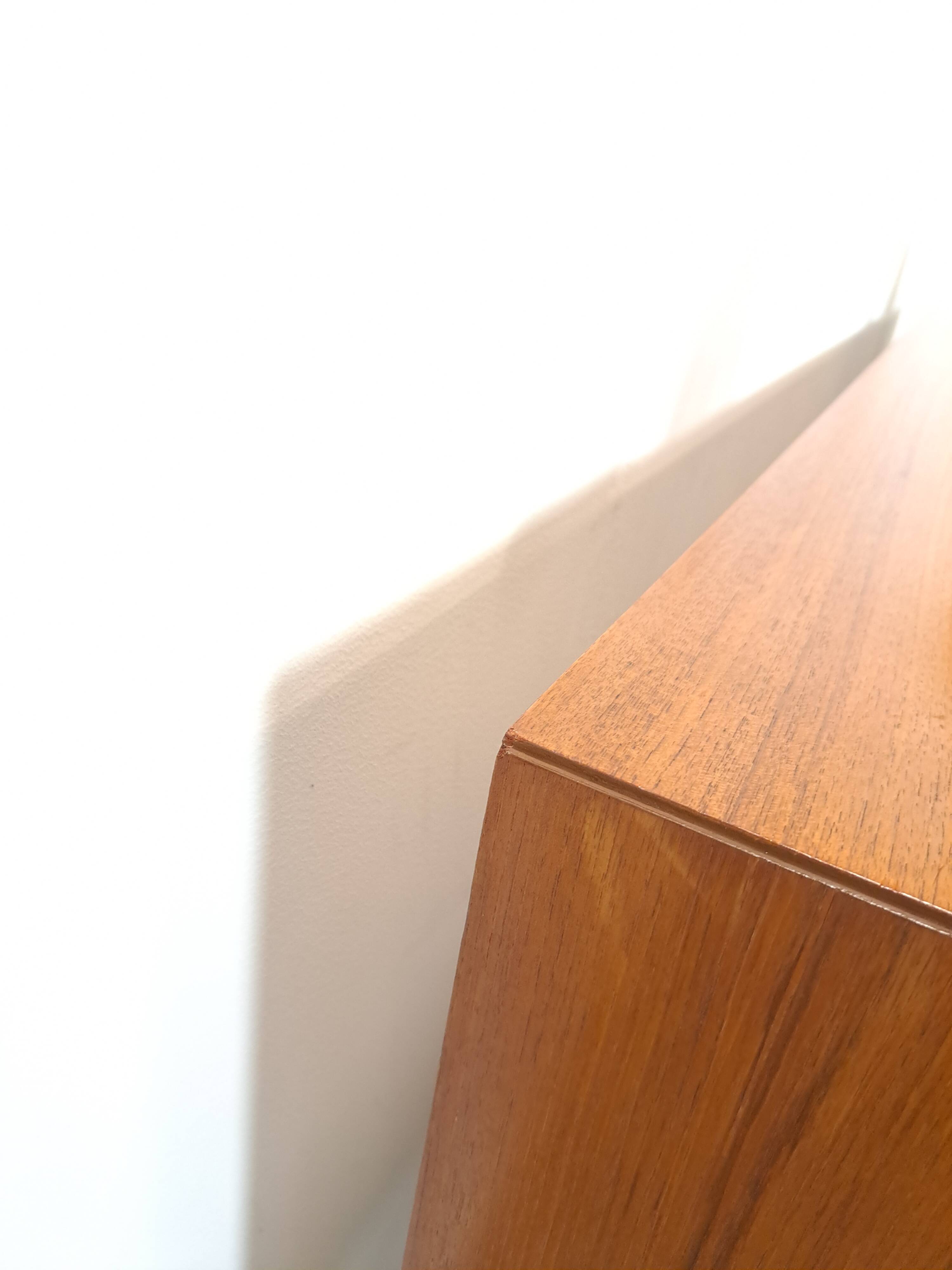 Dressoir avec de grandes capacités en lades vintage