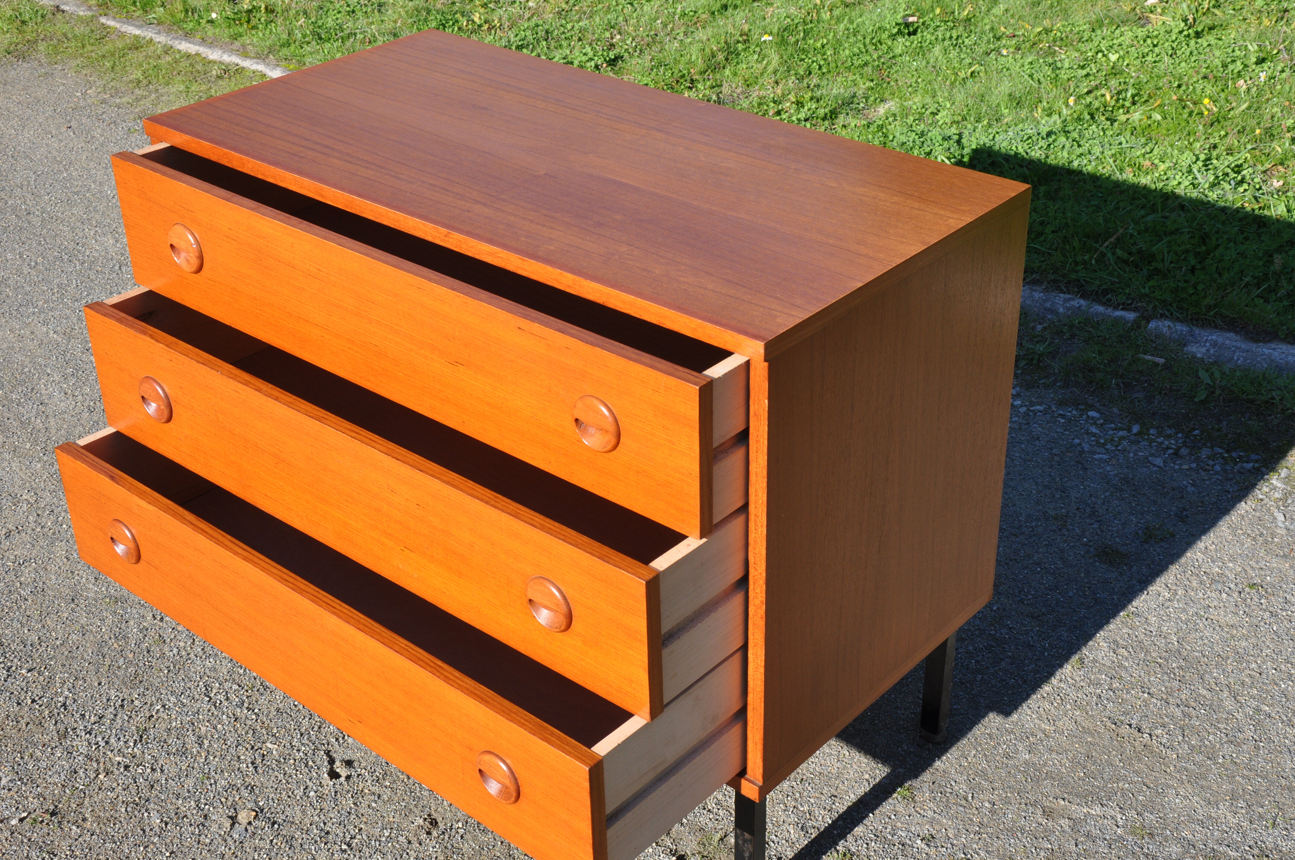 Commode de type scandinave