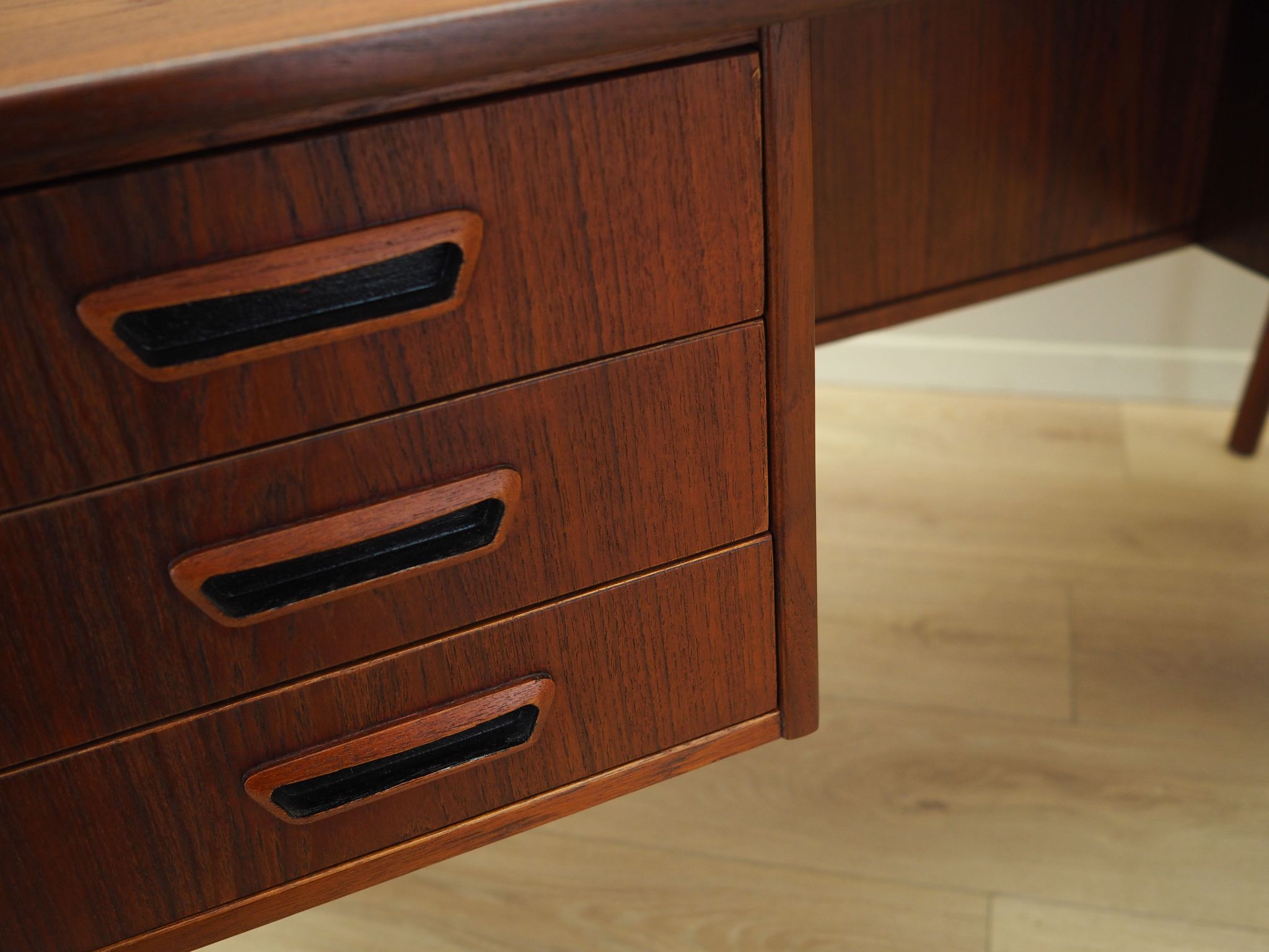 Teak desk, Danish design, 1970s, manufactured by A.P. Møbler Svenstrup