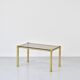 Table basse italienne du milieu du siècle en laiton tubulaire et verre fumé. Rétro.
