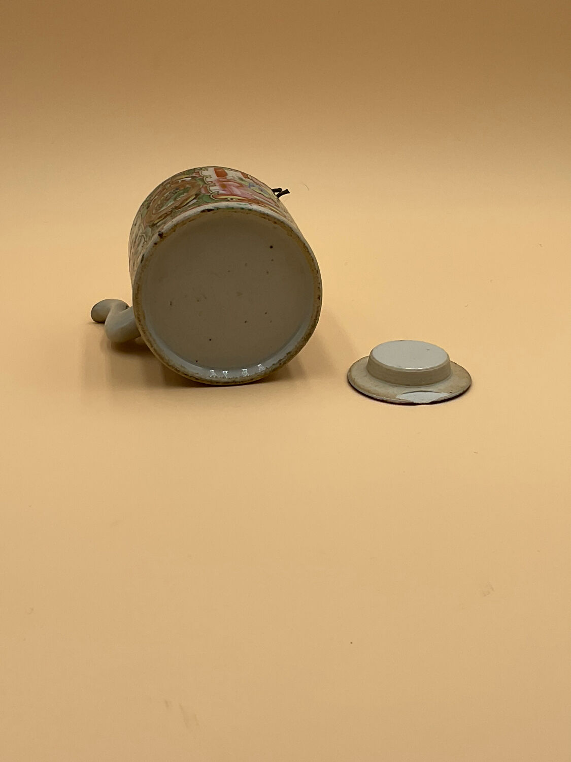 Porcelain teapot from China Canton XIX°