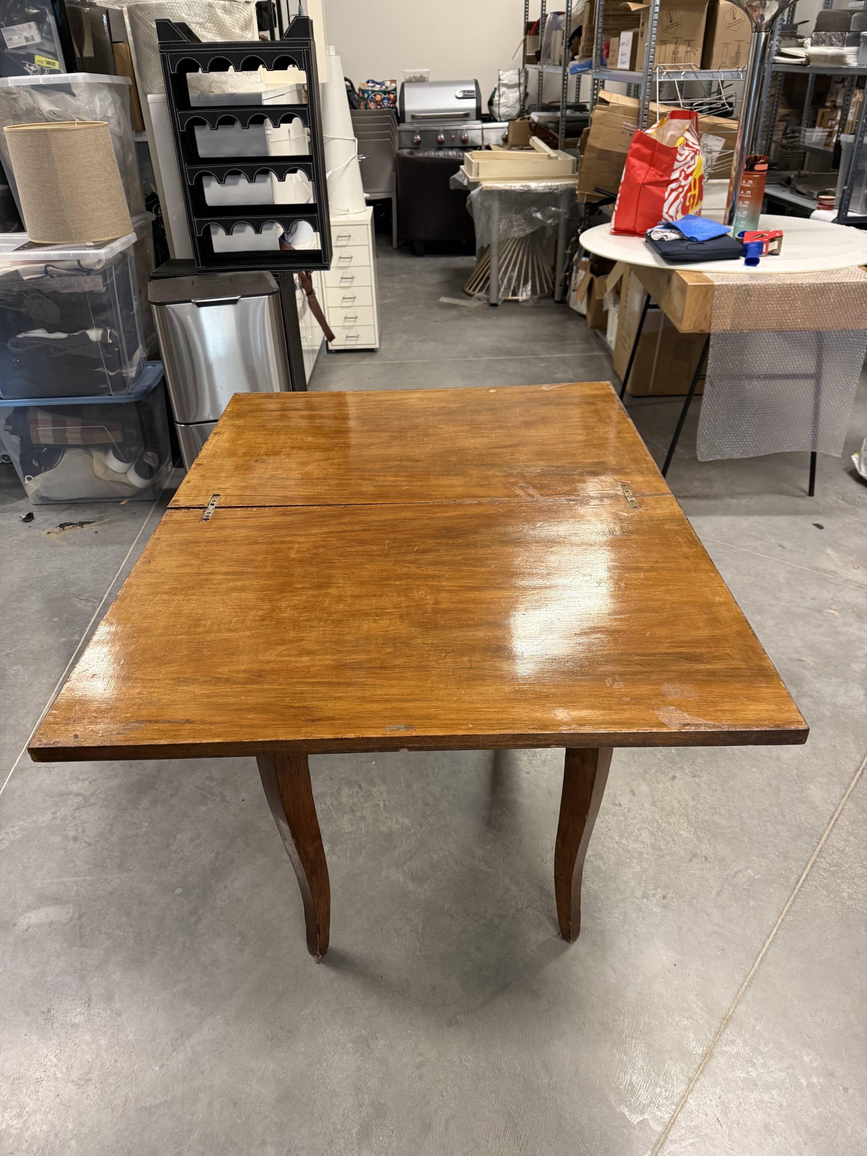 Lacquered oak table - rotating and foldable top