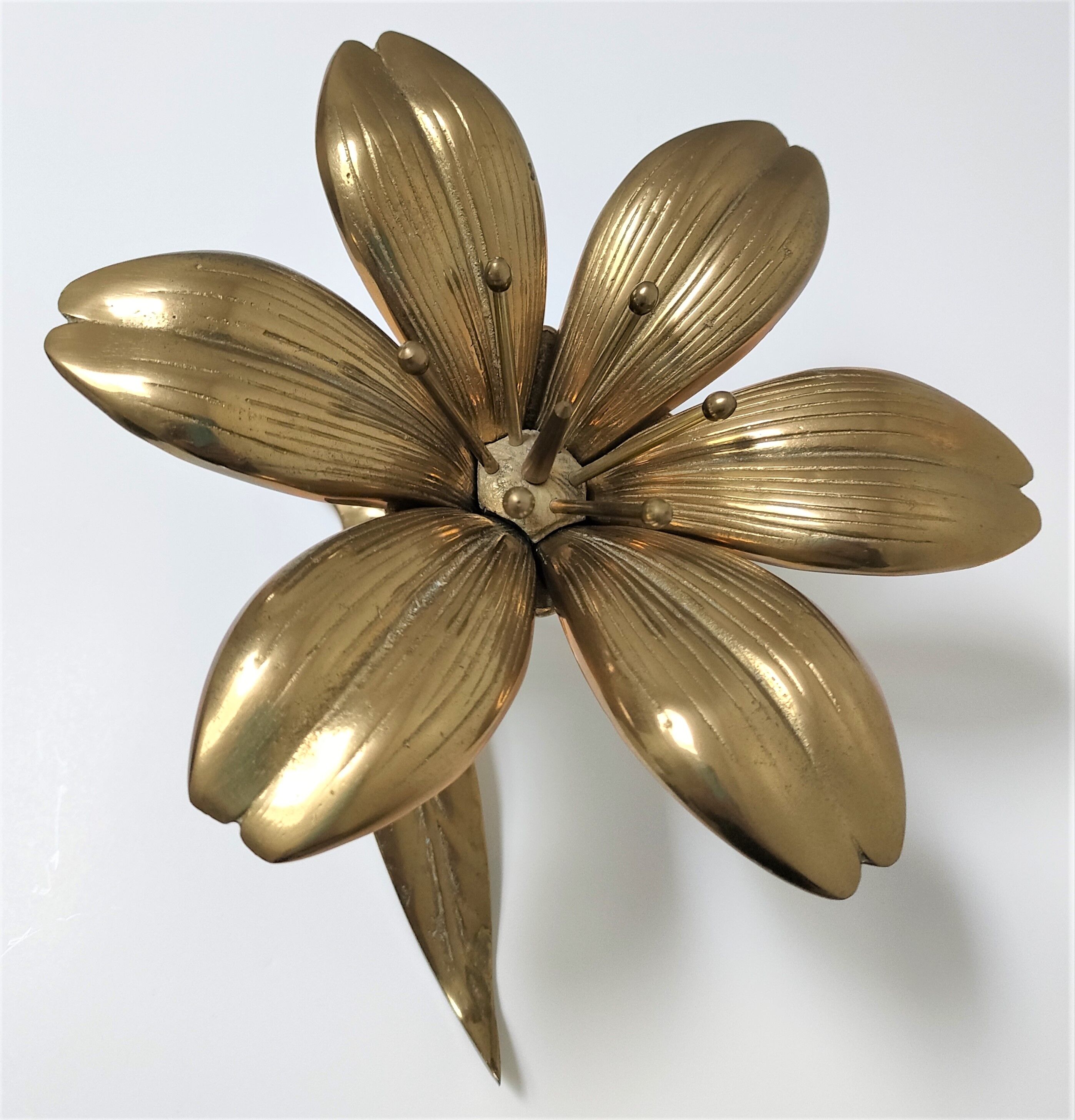 Solid brass flower forming ashtray design 60s/70s