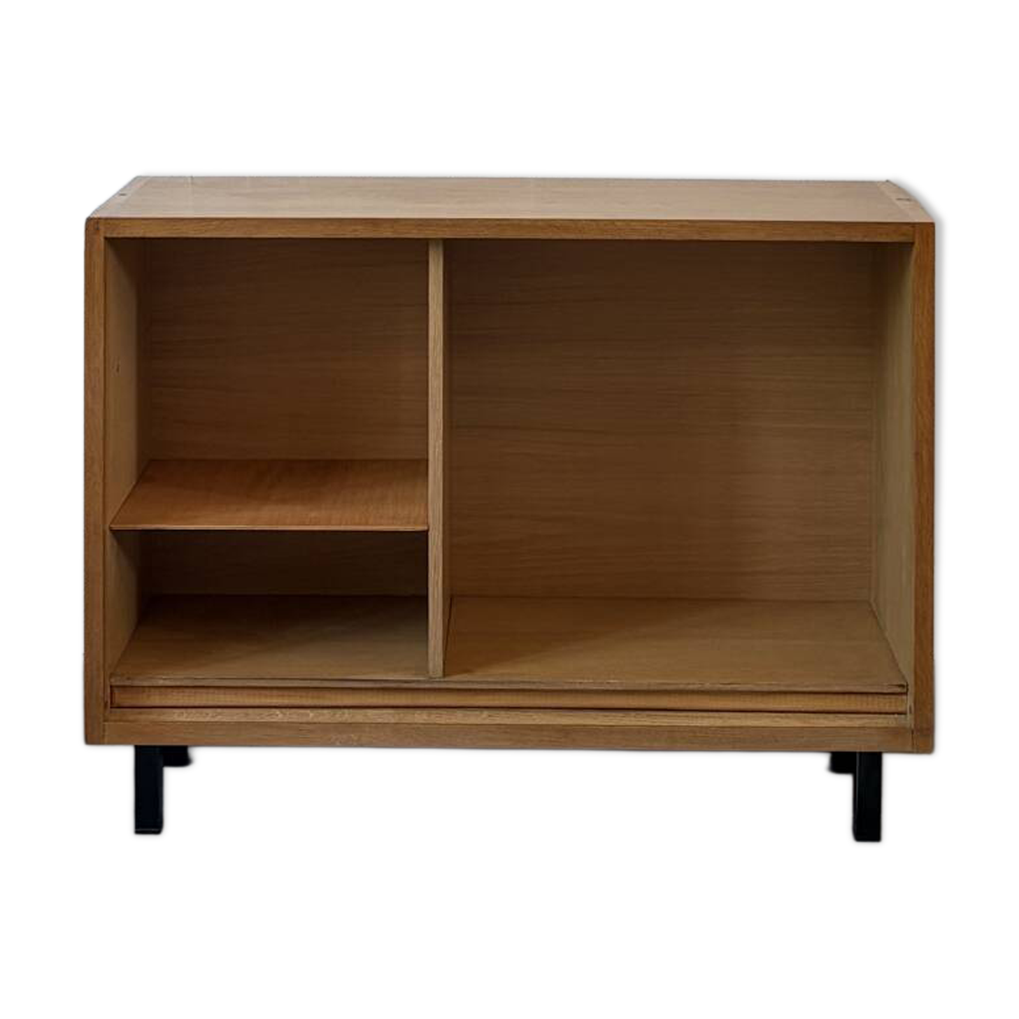 Charming vintage shelf / TV unit