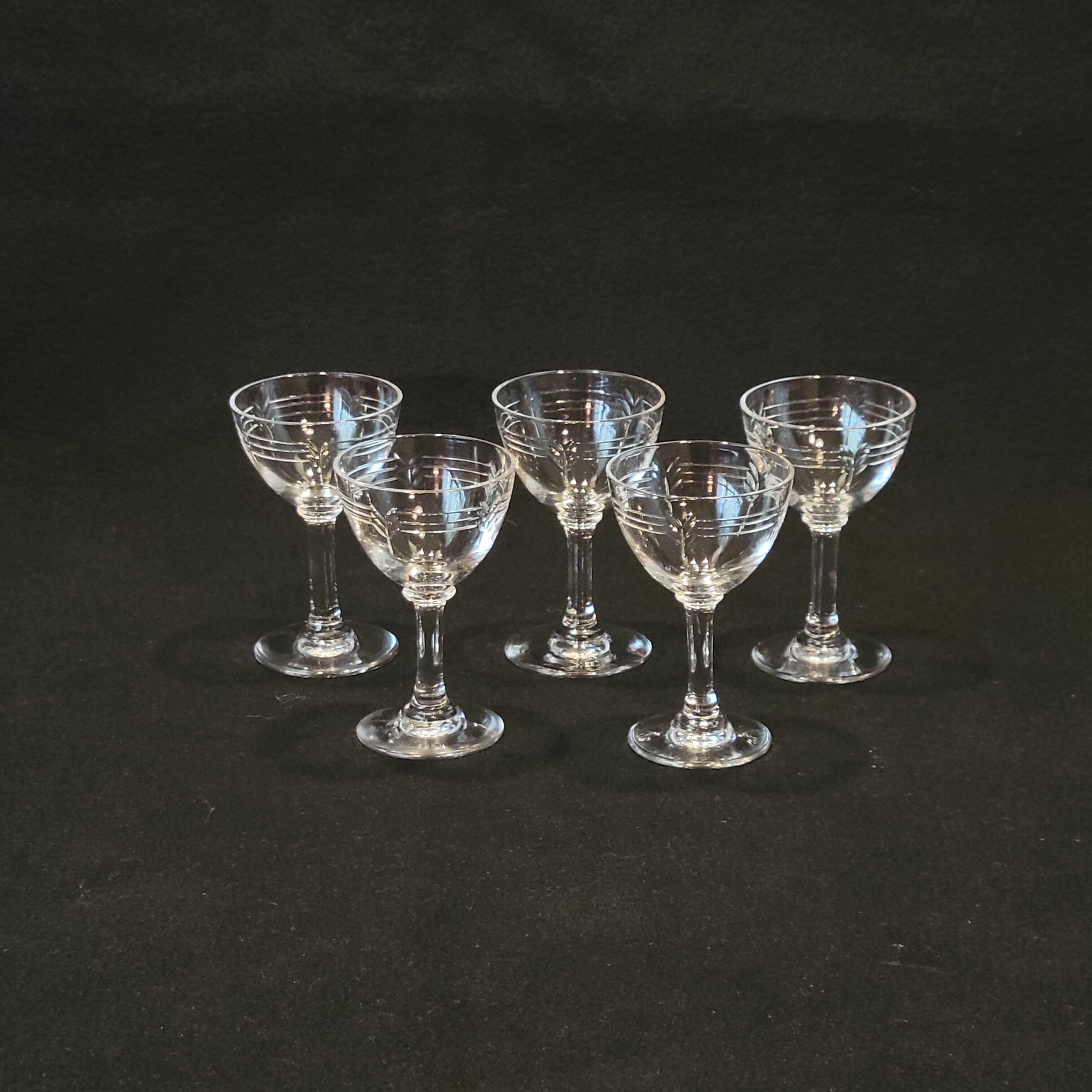 5 Old Small Liqueur Glasses In Engraved Baccarat Crystal