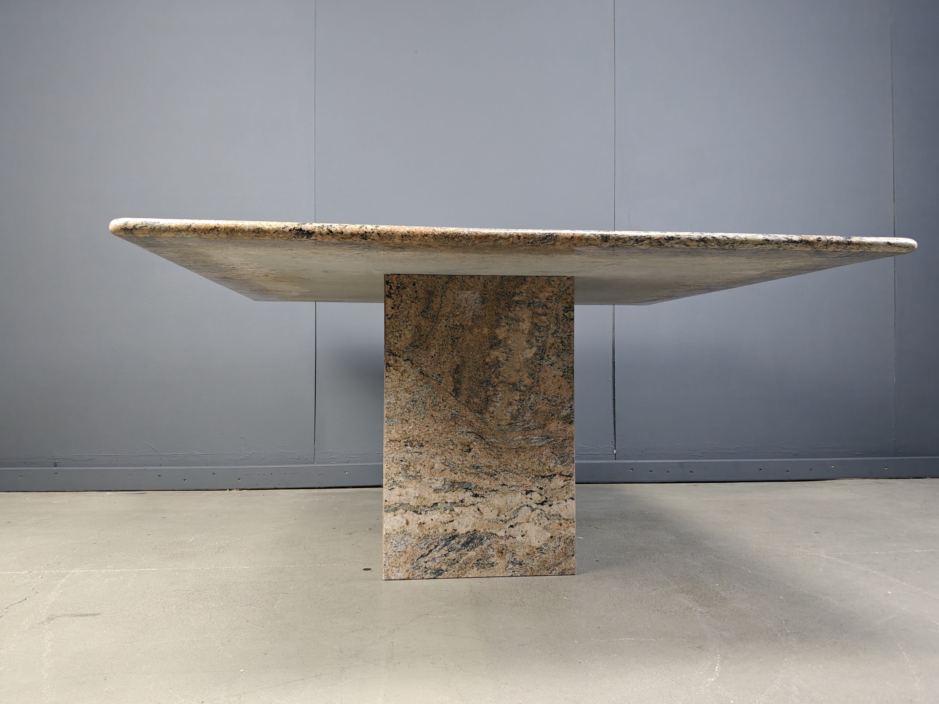 Table à manger en granit carré vintage, années 1970