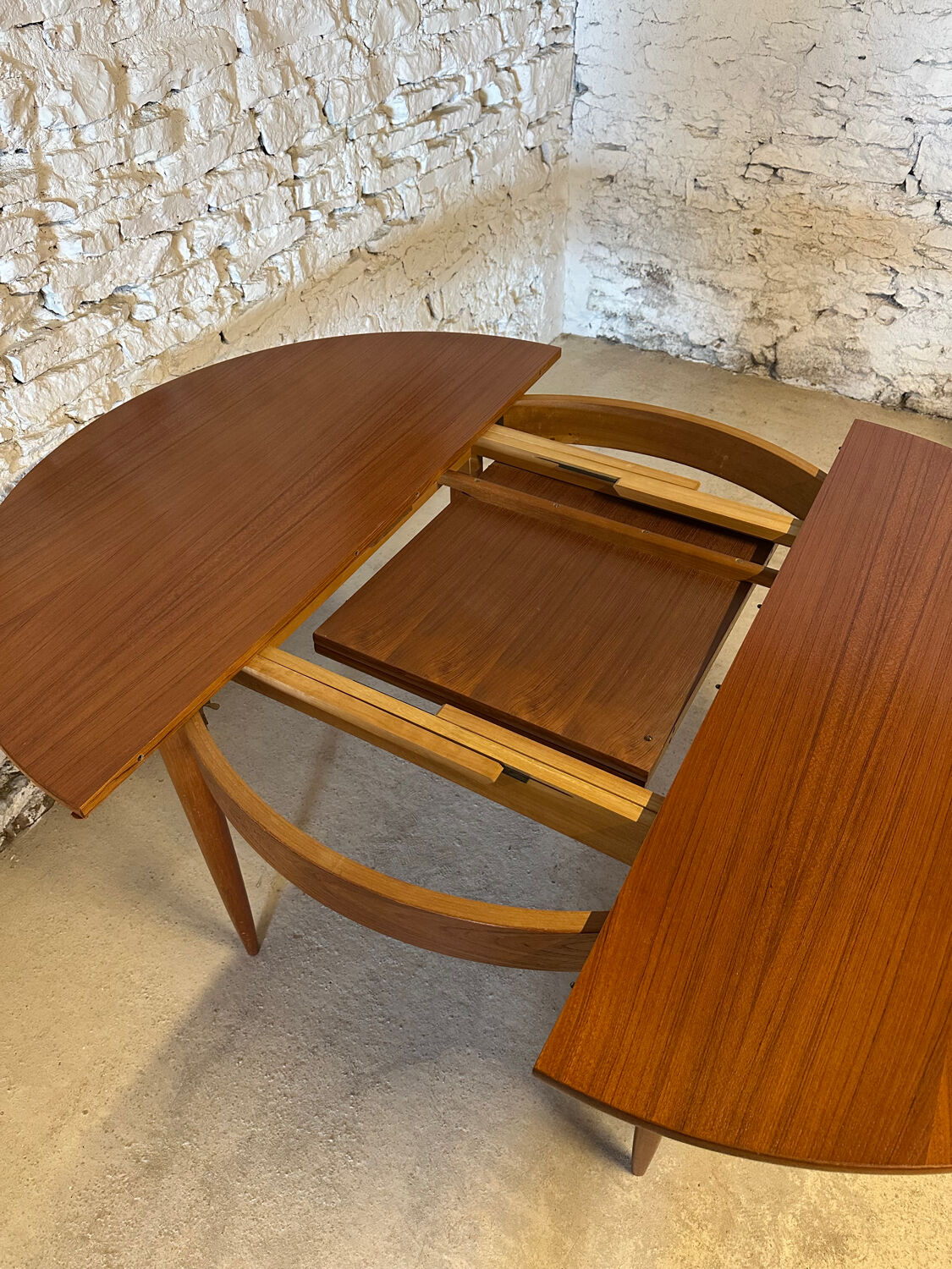 1960s Scandinavian extendable teak round table