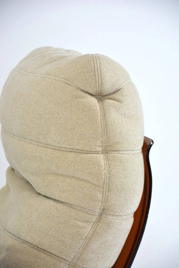 Fauteuil Marsala et son repose-pied Ligne Roset beige clair