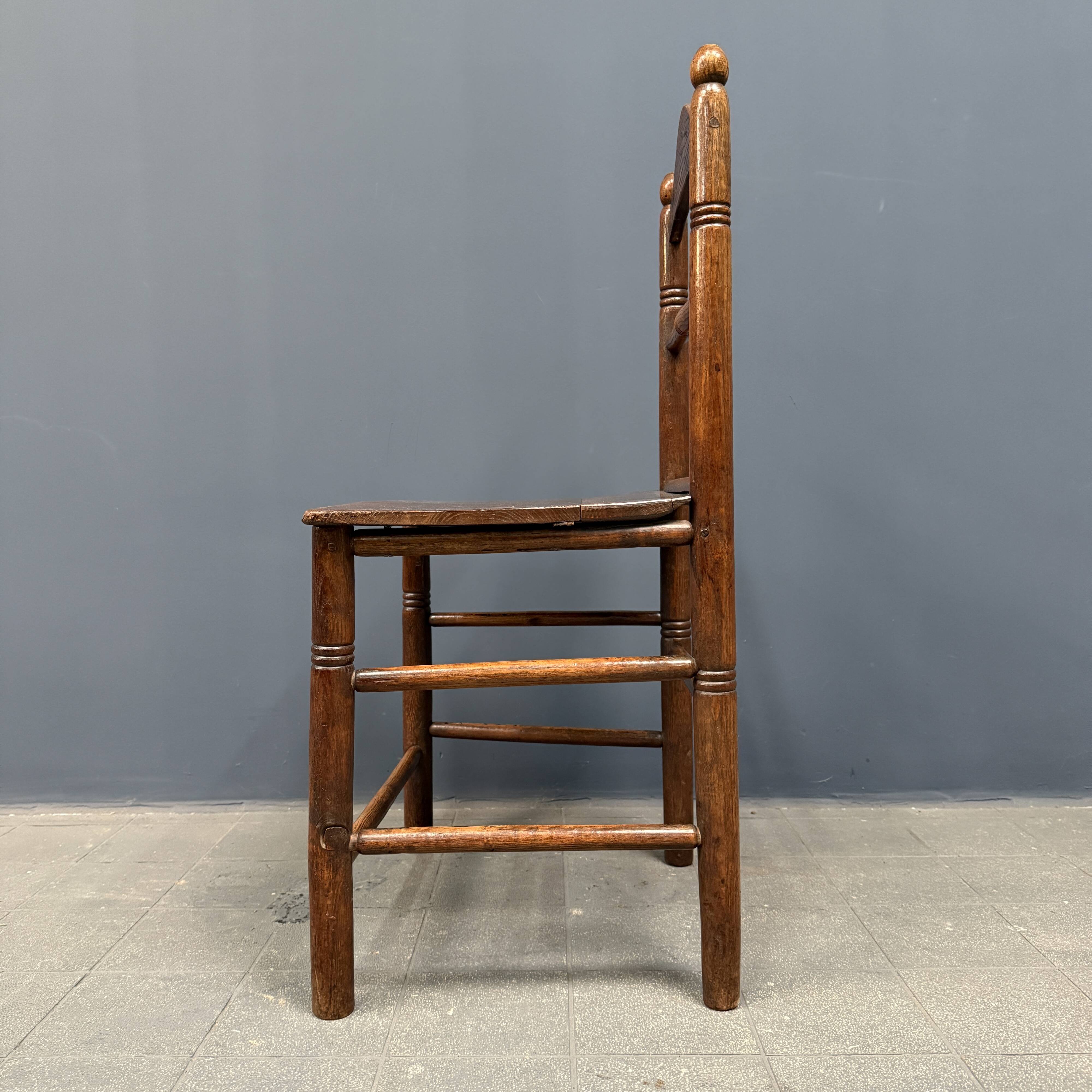 Ensemble de six chaises de cuisine anglaises anciennes