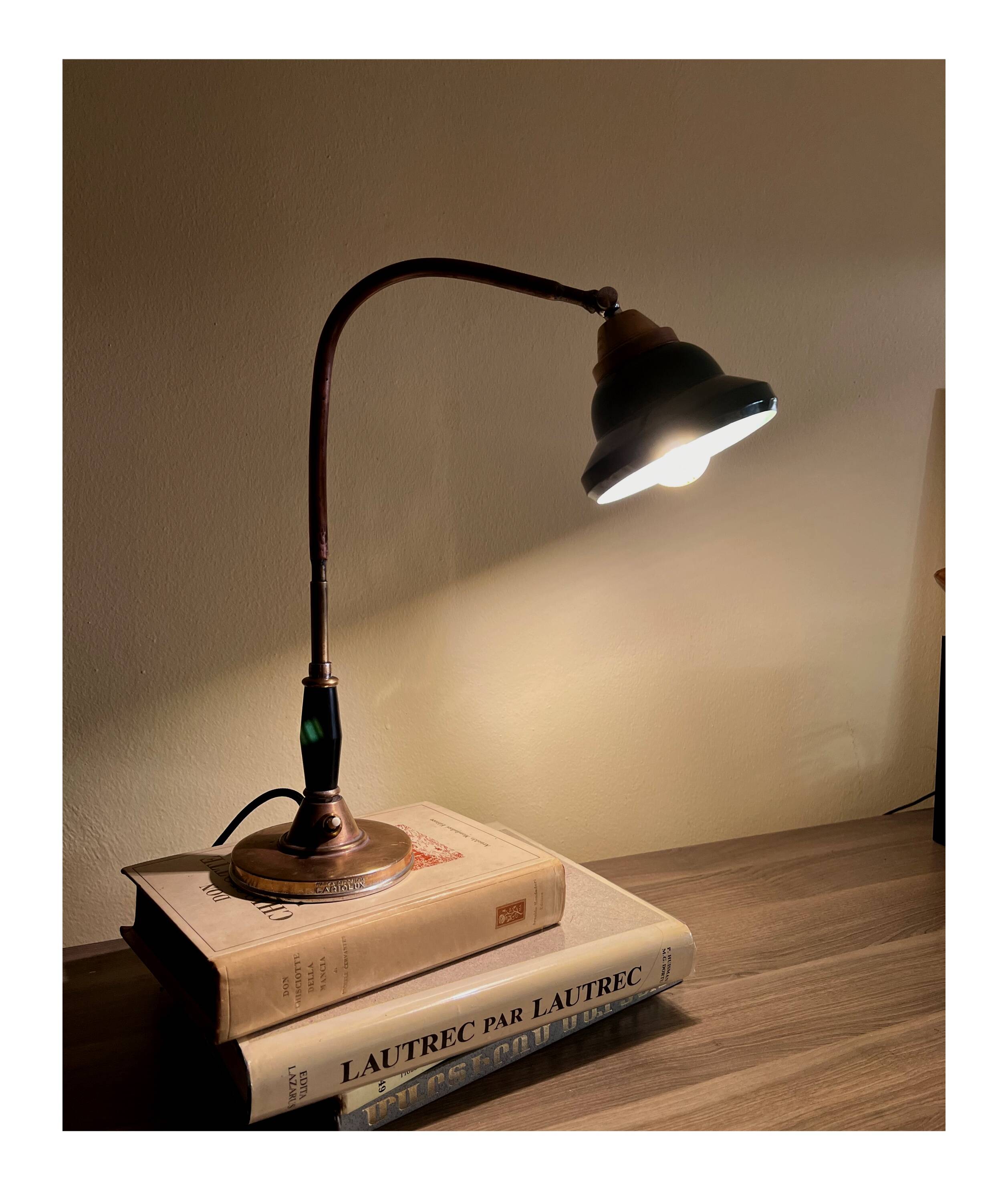 Lariolux ministerial lamp, 30s