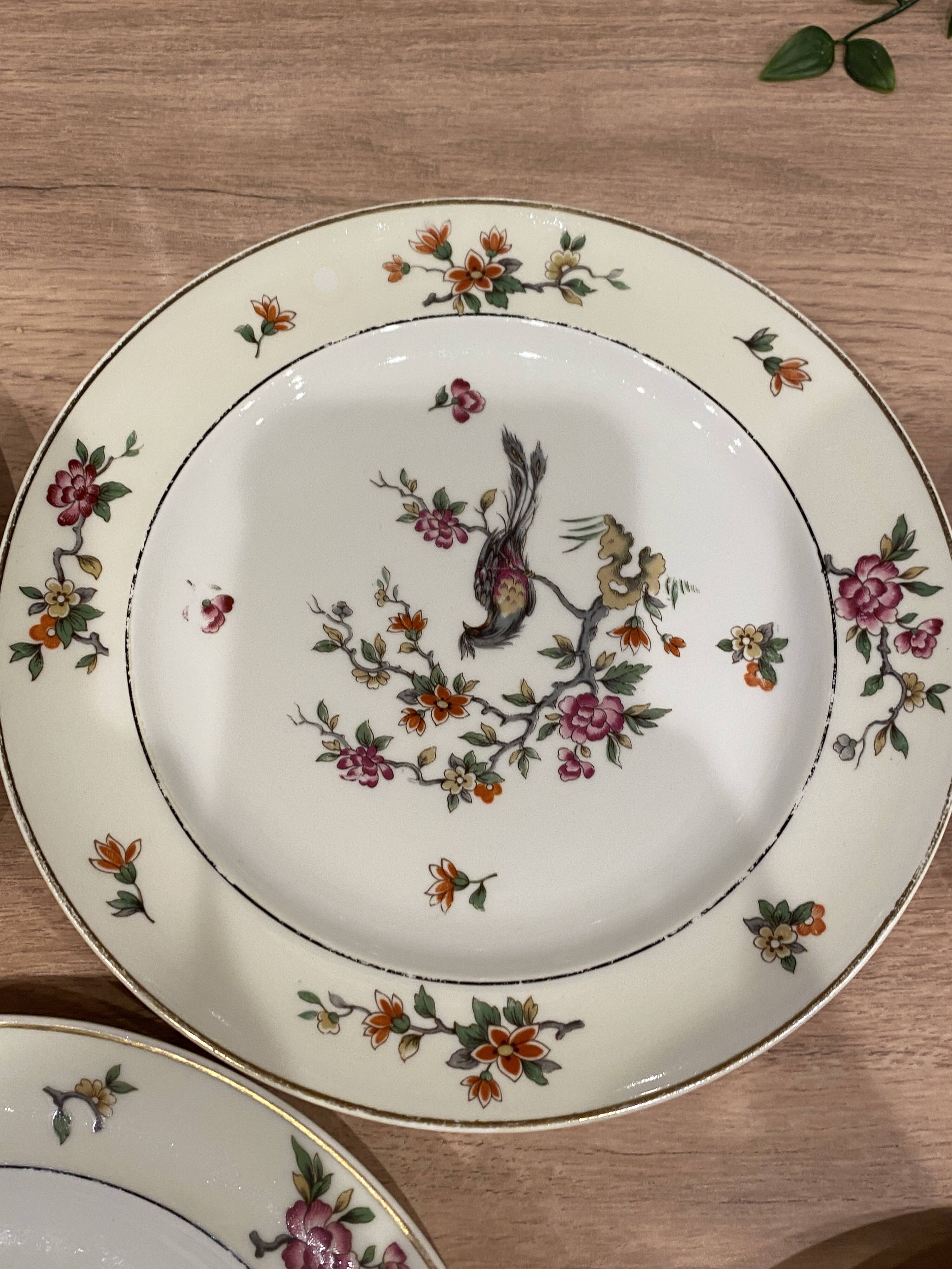 Set of 8 flat plates in Limoges porcelain