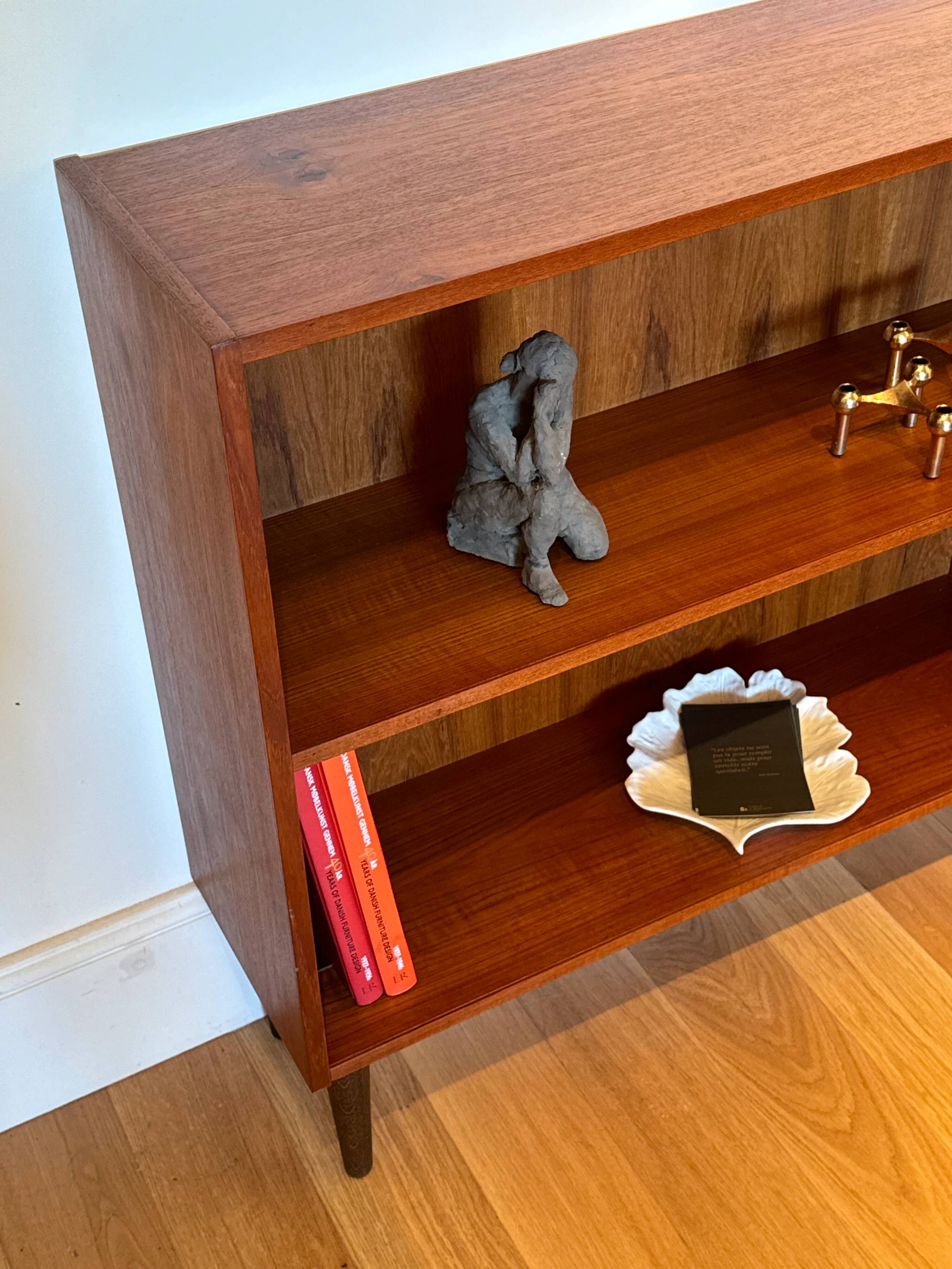 Bibliothèque scandinave basse vintage en teck « Ellen »