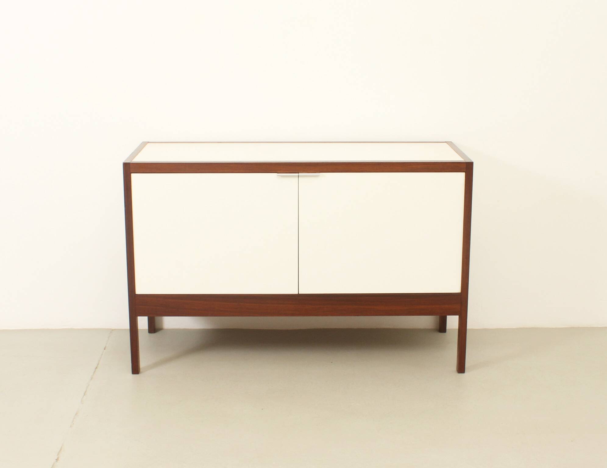 Buffet réversible conçu par Dieter Wäeckerlin pour Idealheim, Suisse, 1963