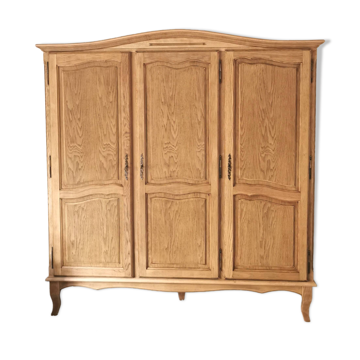 Antique wardrobe with 3 doors