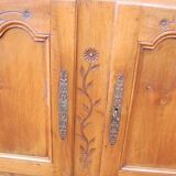 Louis XV buffet in walnut from the early 19th century.