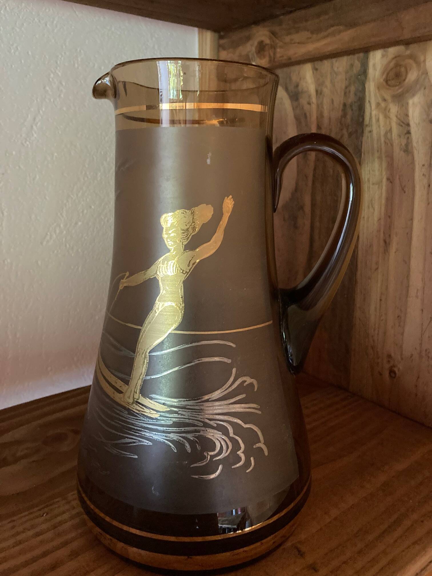 Vintage smoked glass carafe with gold from the 50s/60s, featuring a marine and water skiing design.