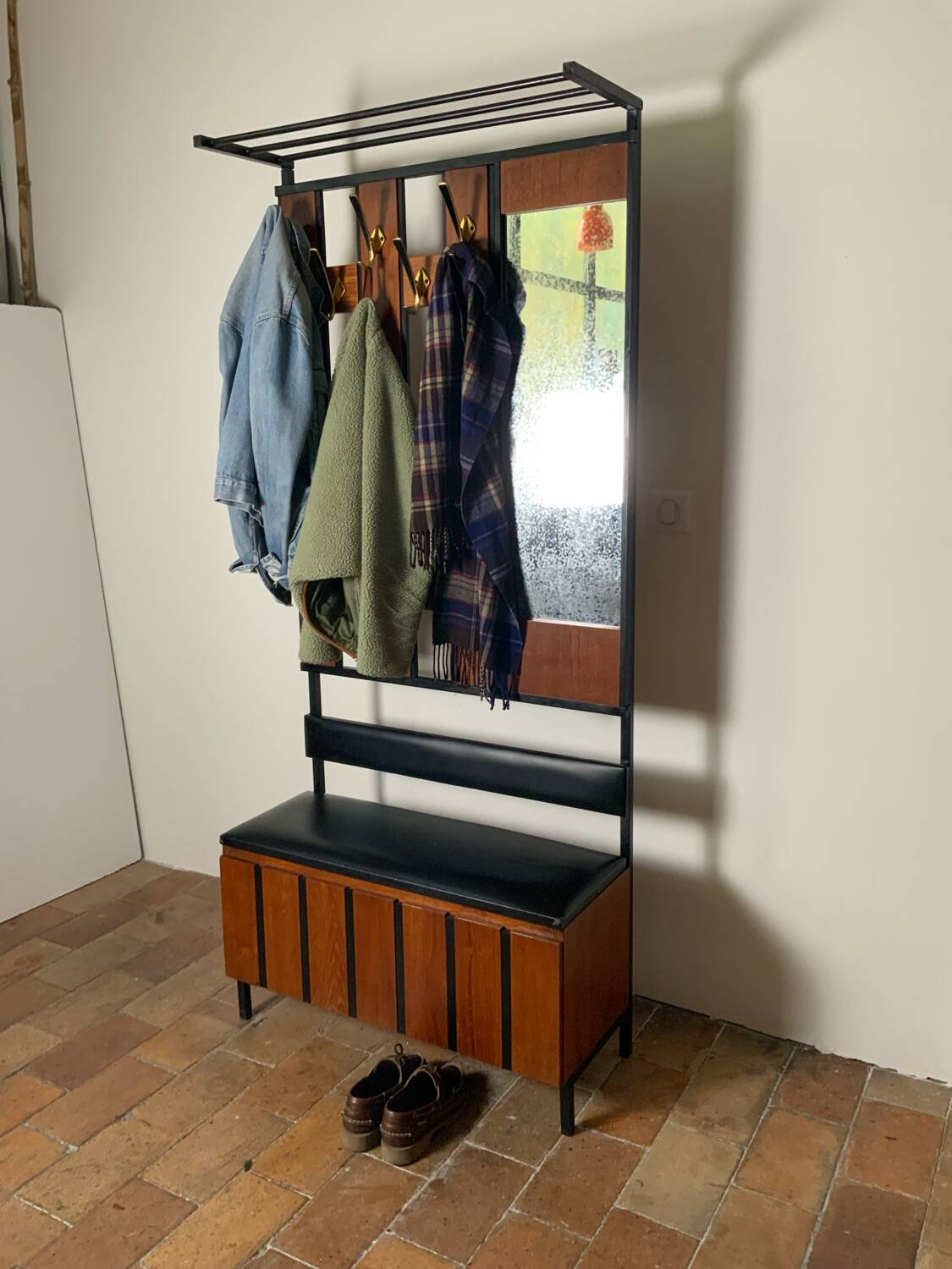 Wall-mounted coat rack