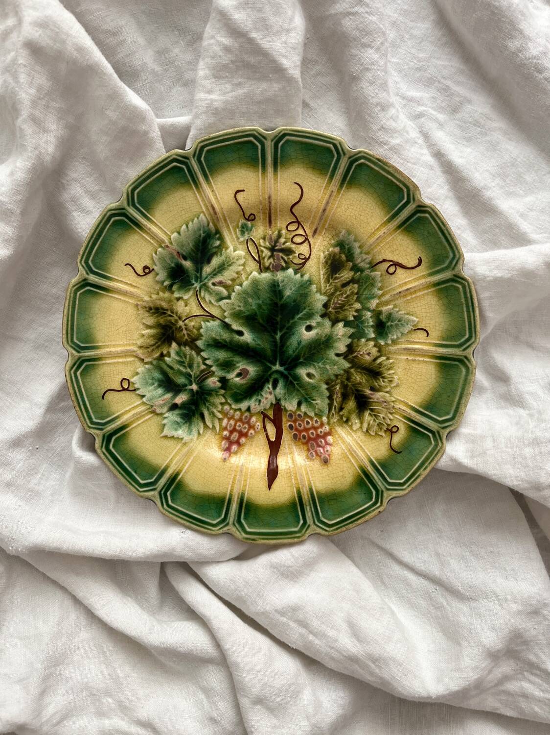Old plate of vine leaf slip from Sarreguemines