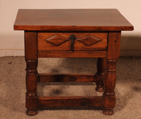 Paire de tables de chevet espagnoles en noyer