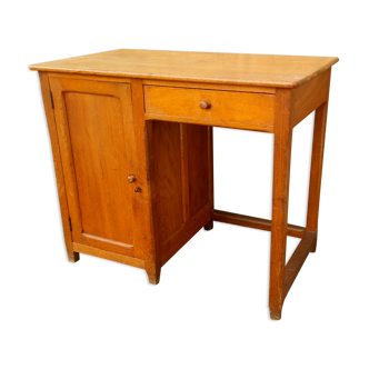 1940 in oak desk