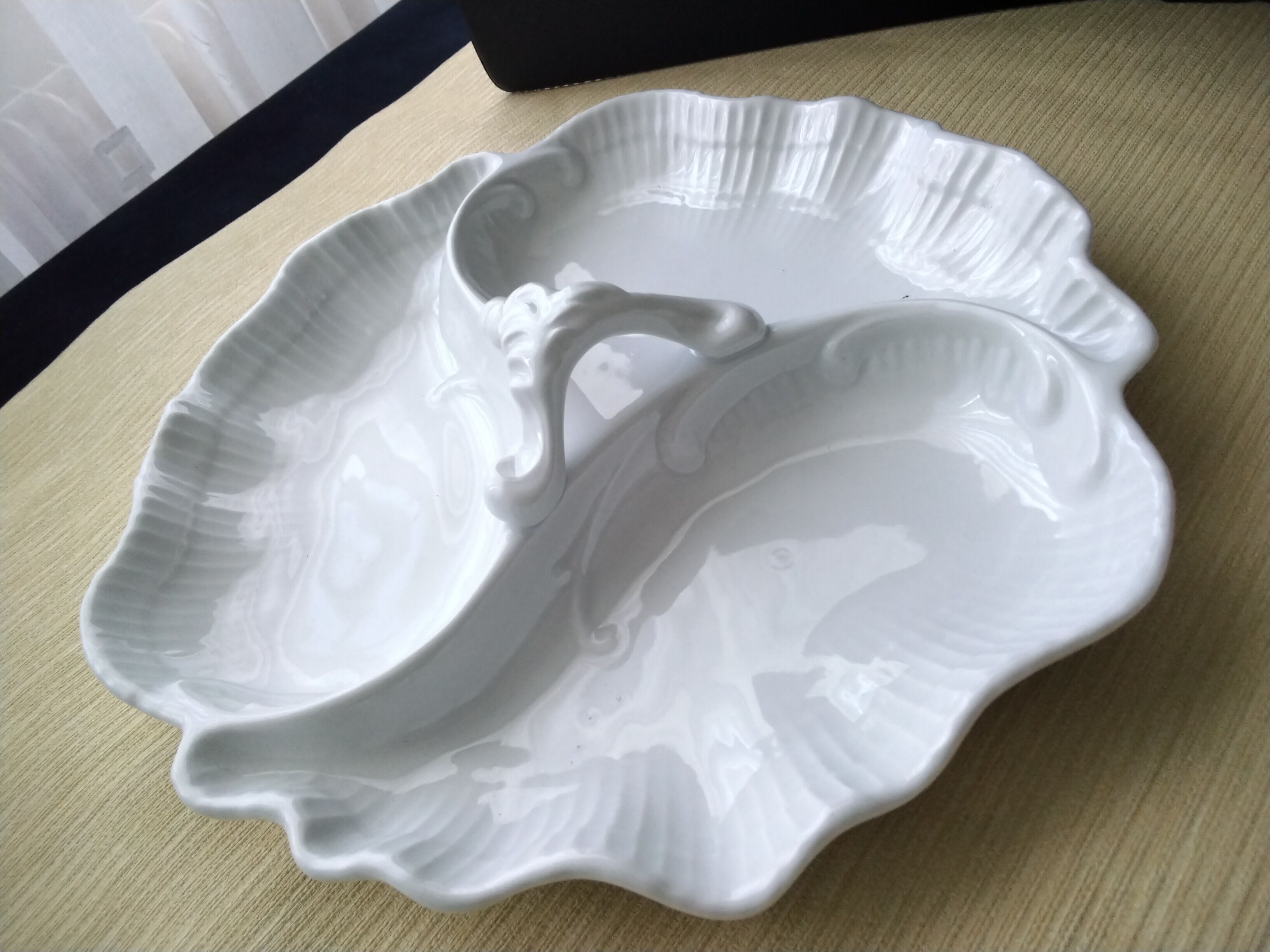 Plat à 3 compartiments en porcelaine blanche