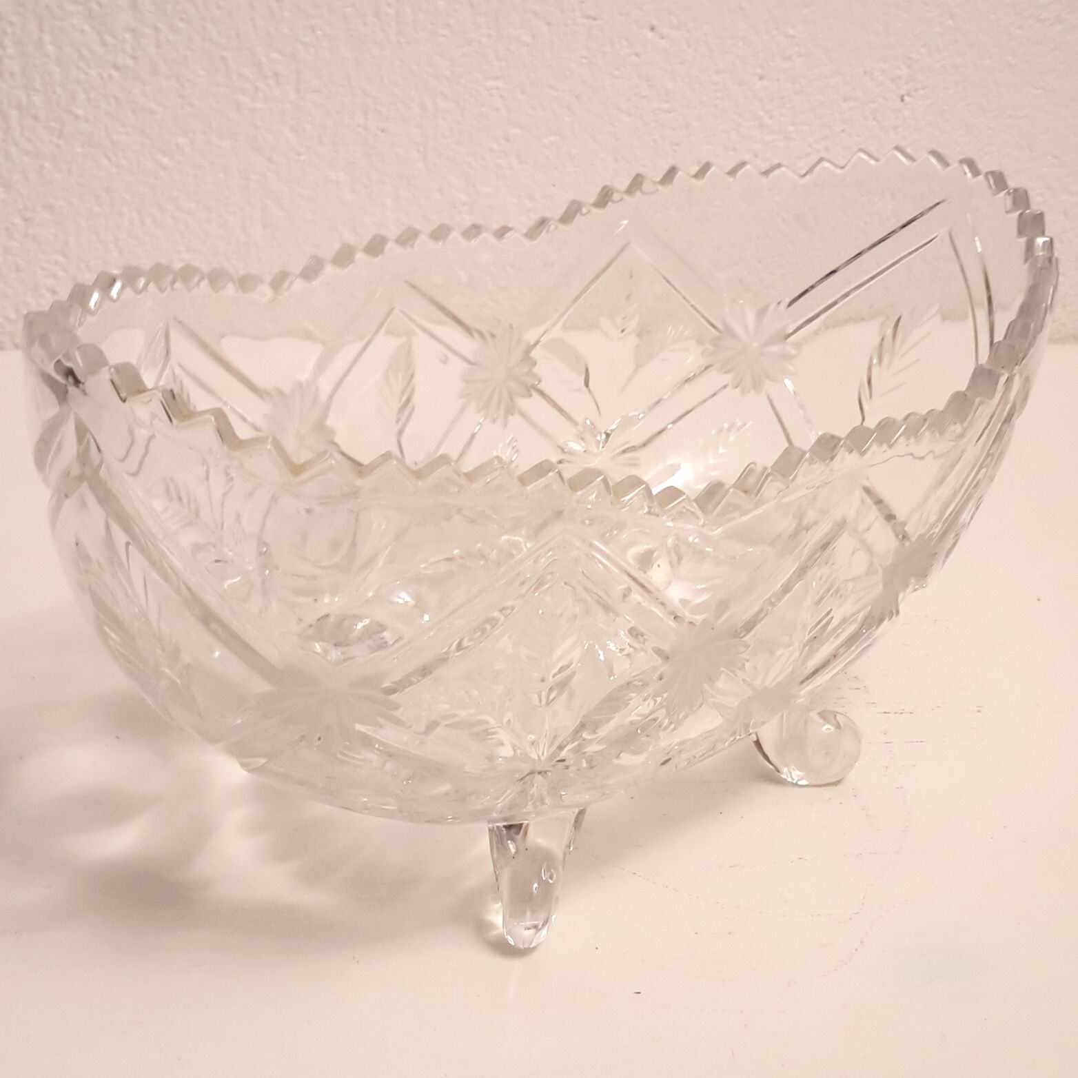 Empty moulded glass pocket