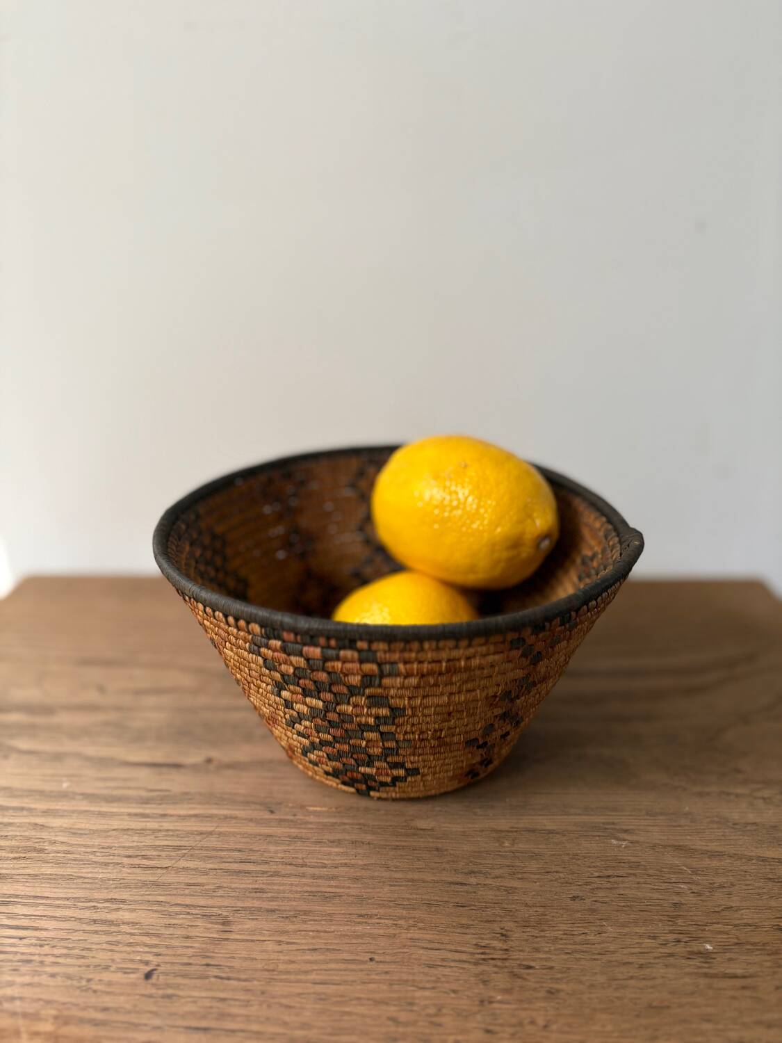 Panier bol en jonc tressé vintage