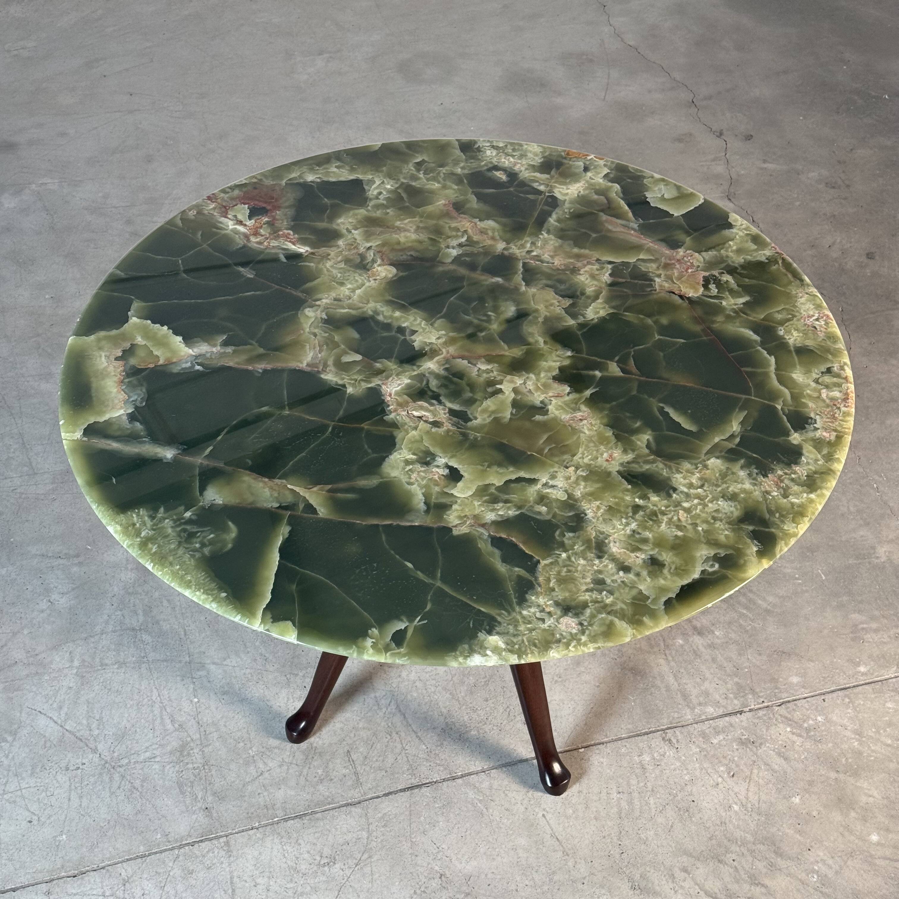 Round dining table in onyx and solid walnut by Osvaldo Borsani, 1950s.