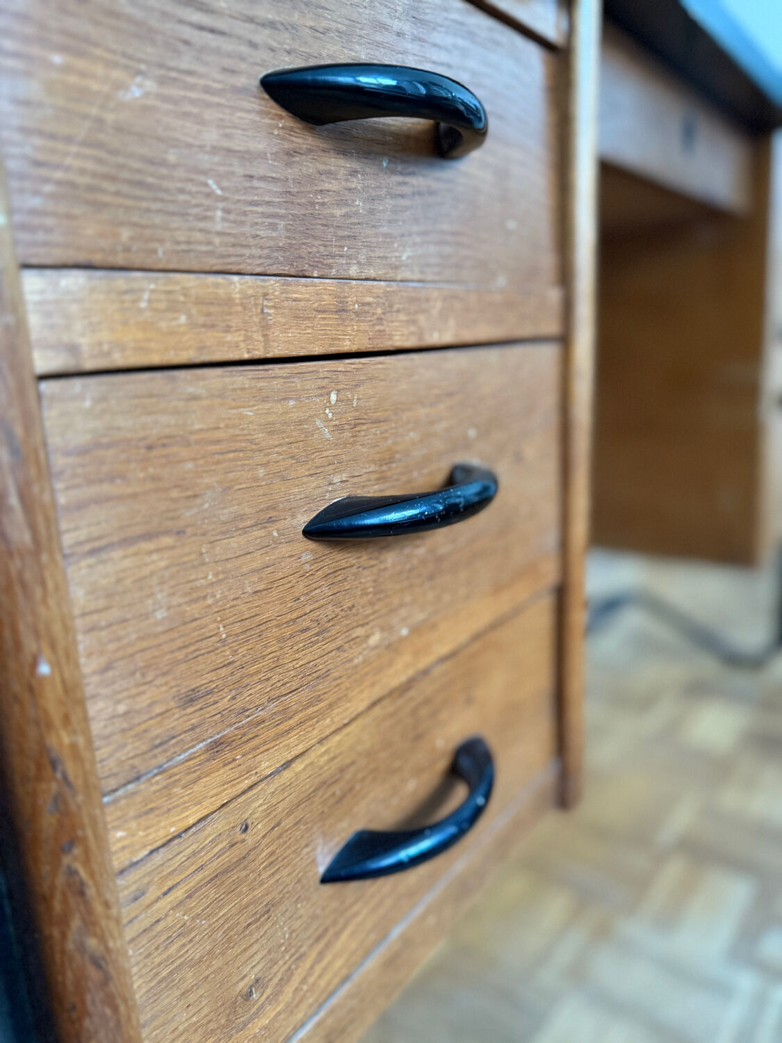 Vintage 1960s desk in oak and black metal – modernist spirit