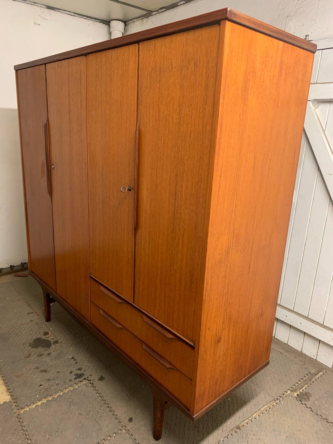 Armoire scandinave vintage en teck