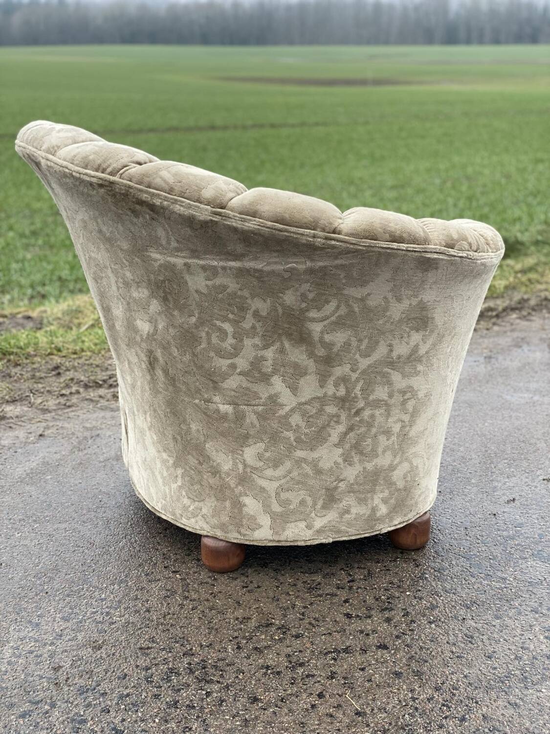 Asymmetrical Hollywood chair