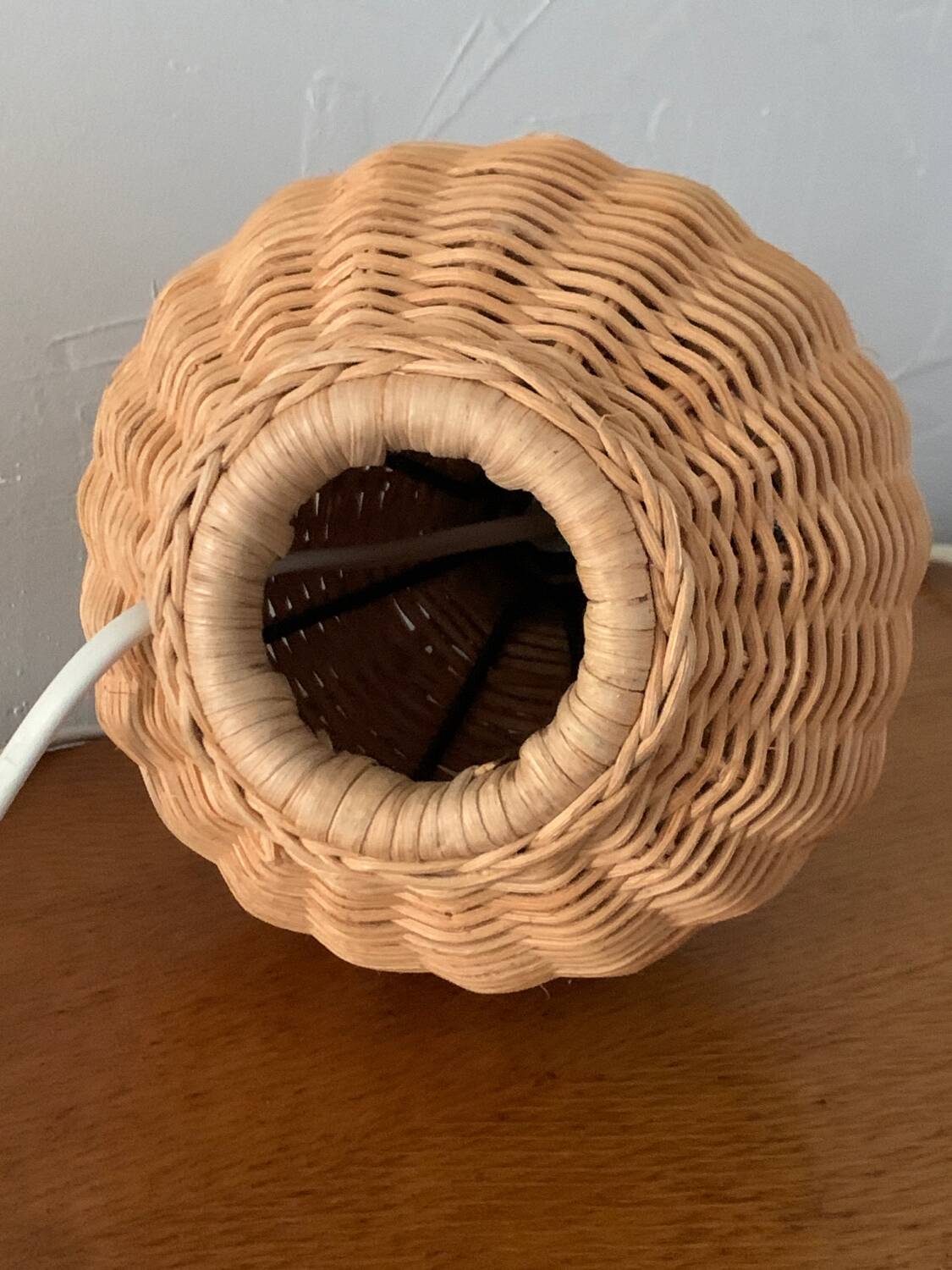 Pied de lampe en rotin