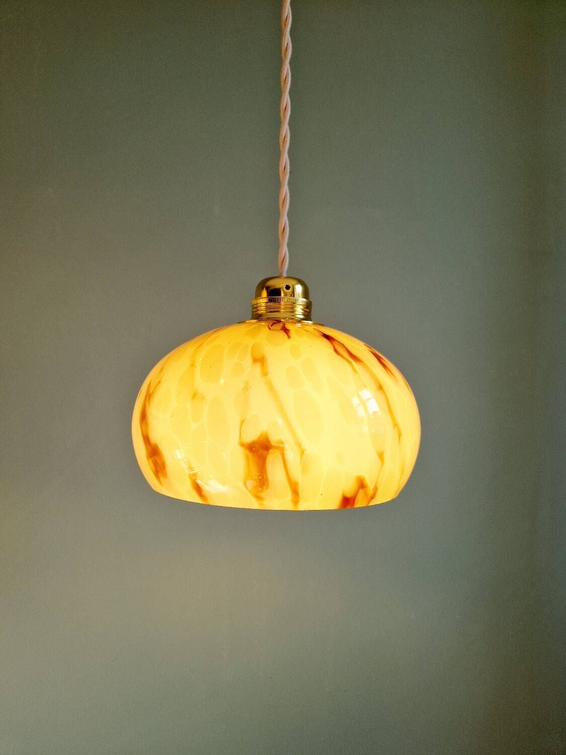 Trio of Art Deco pendant lights in marbled opaline glass, 1920s-30s