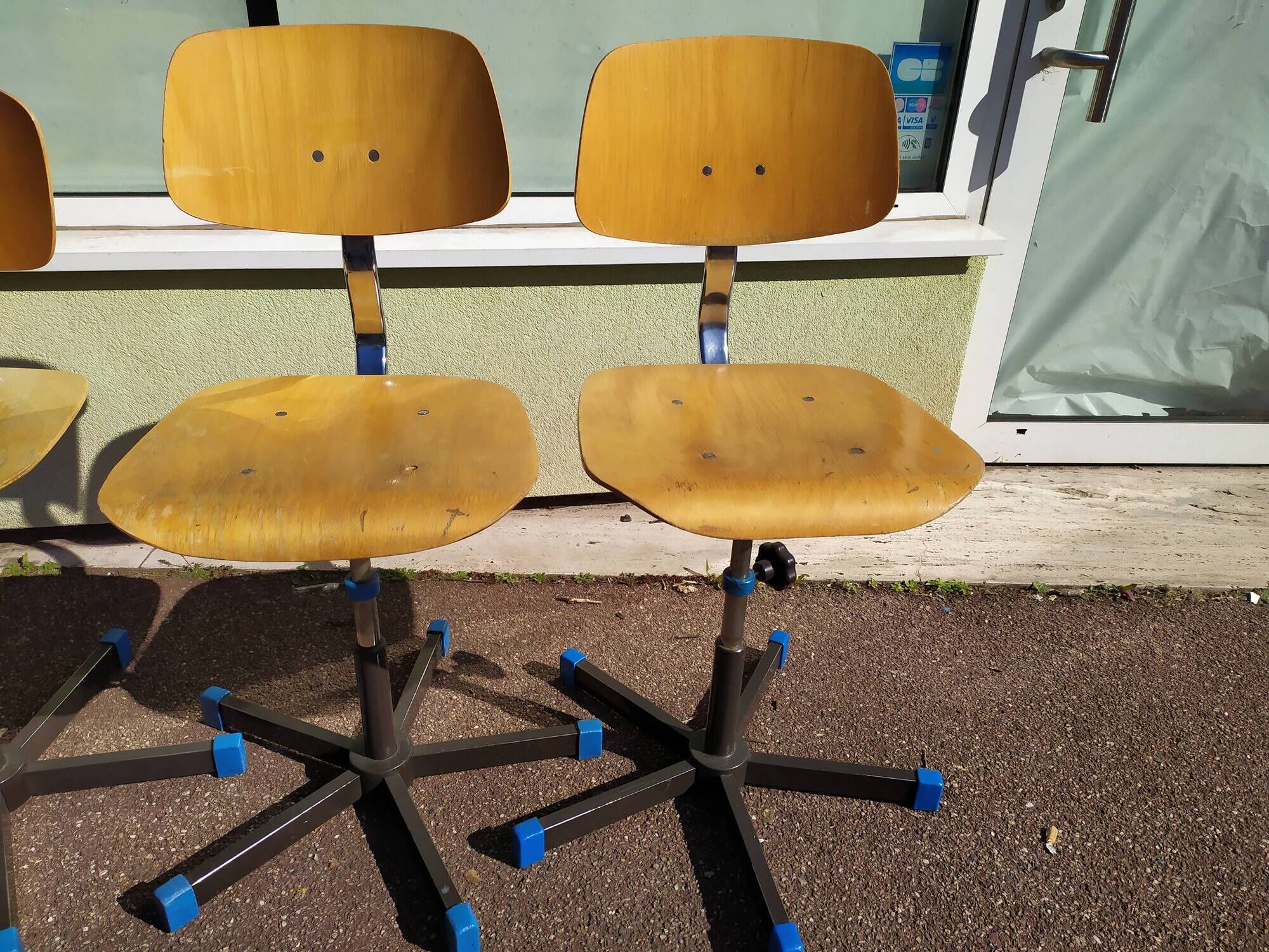 Lot of 4 couture swivel adjustable workshop chairs