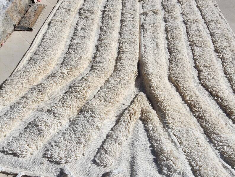 Moroccan rug in natural wool 200cm x 300cm