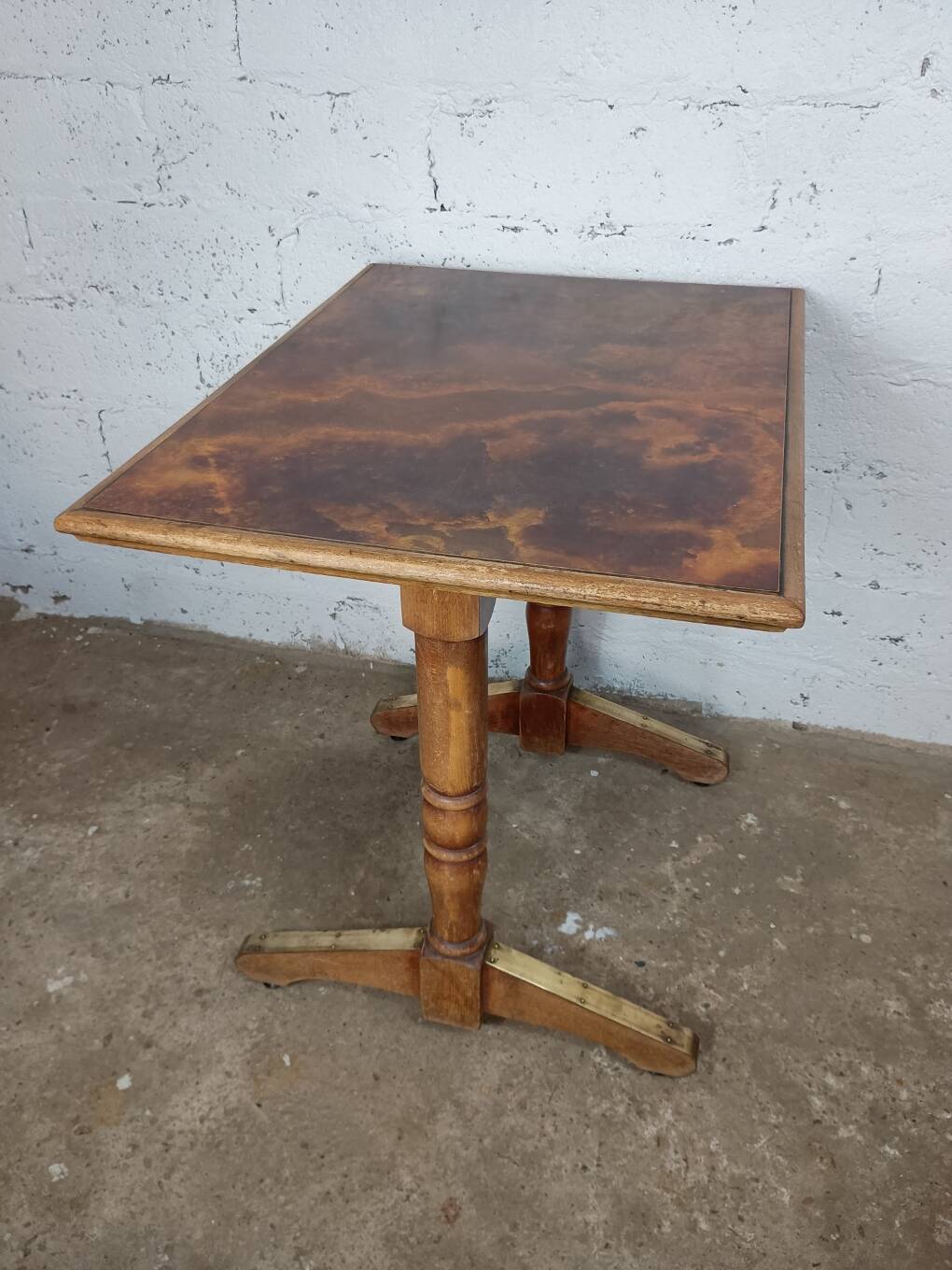 50s bistro table in brass formica