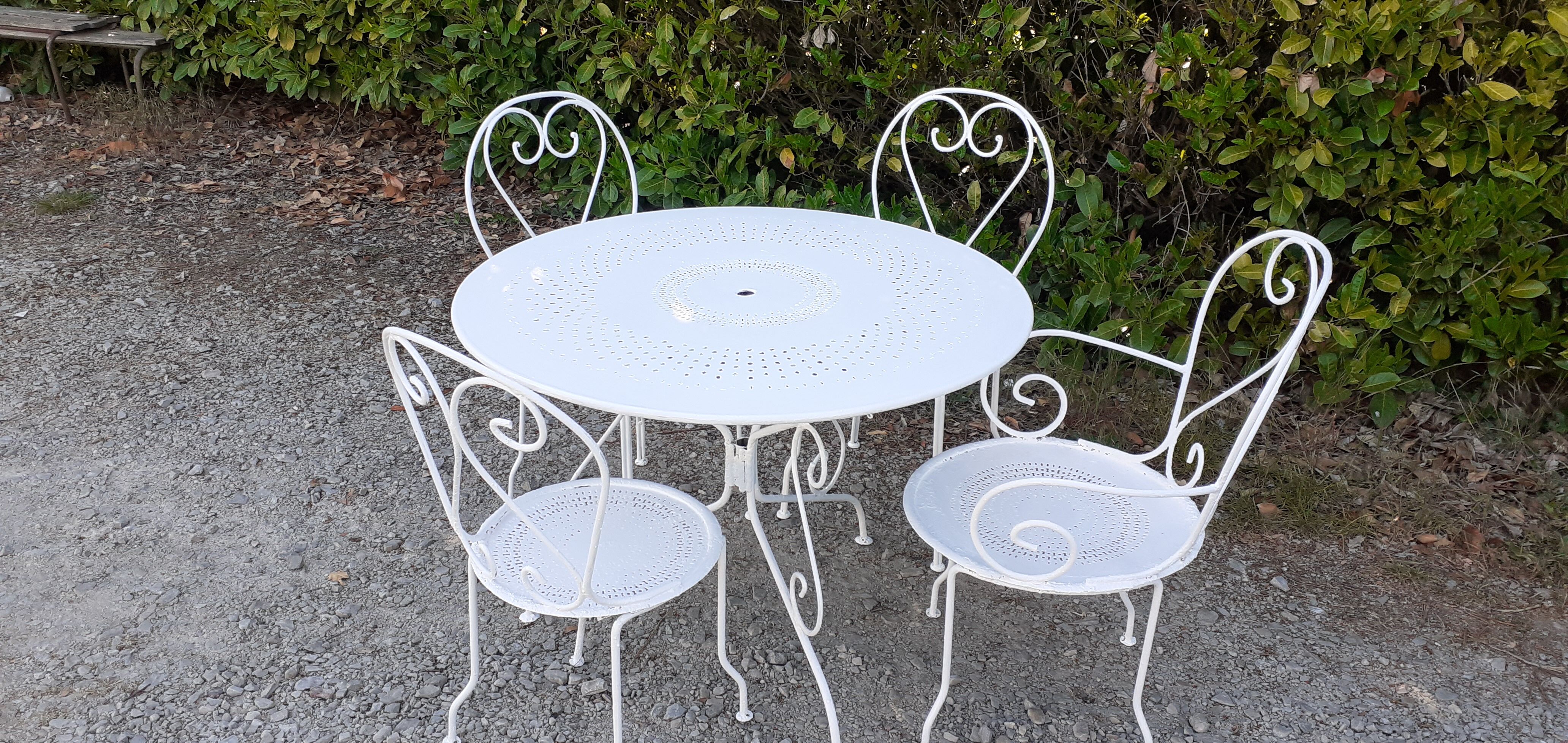 Salon de jardin 1 table 3 chaises 1 fauteuil fer forgé blanc ancien