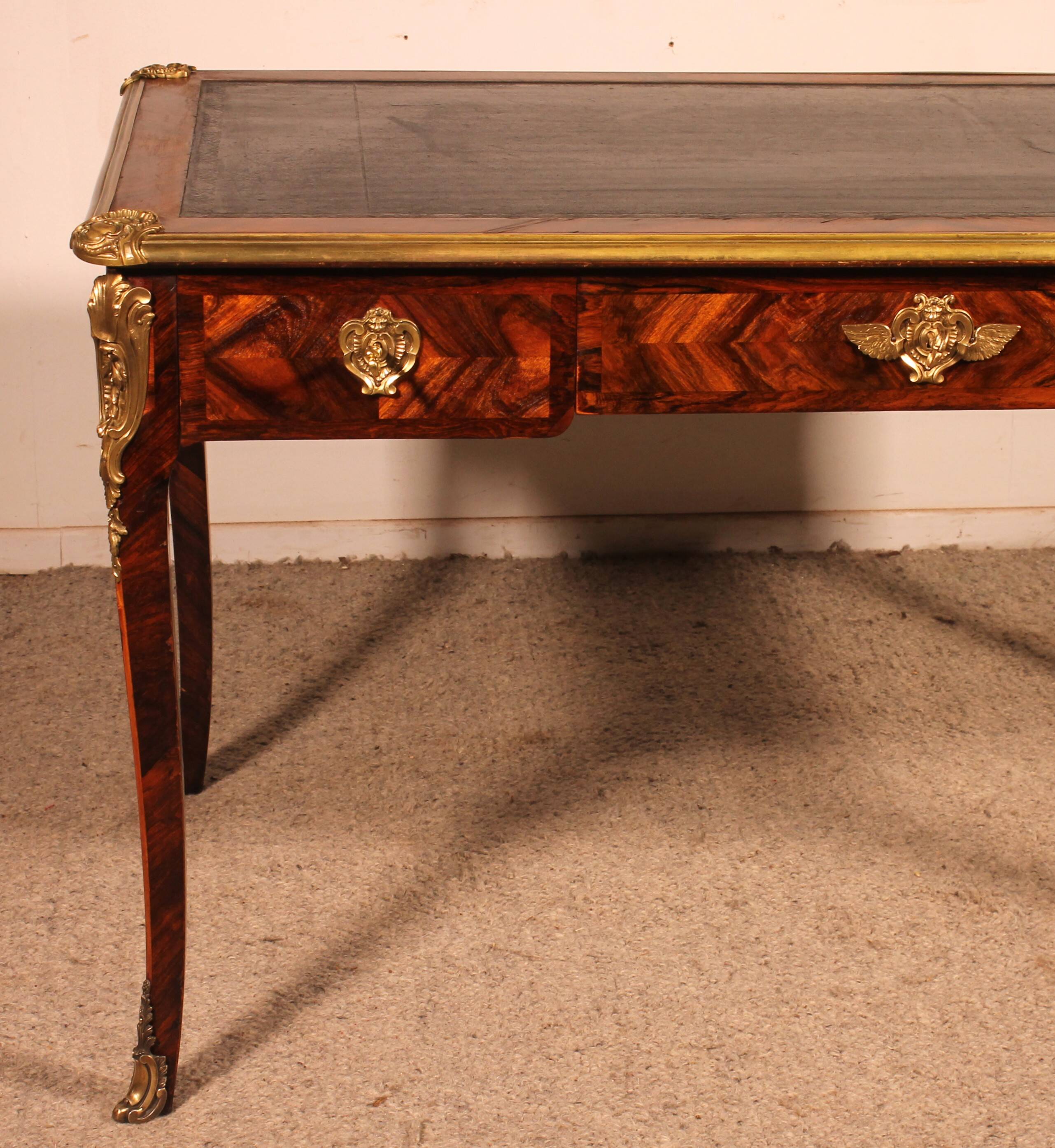 Bureau de style Louis XV en marqueterie - 19° siècle