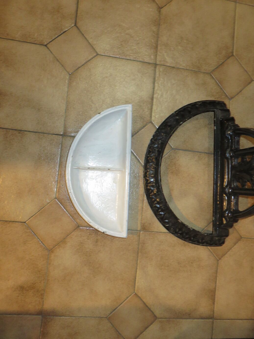 Cast iron umbrella stand