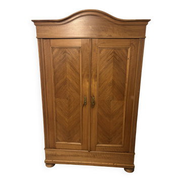 Armoire ancienne style louis XV - Fronton chapeau de gendarme